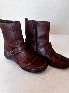 Strictly Comfort Brown Leather Ankle Boots Size 7M Zip Buckle